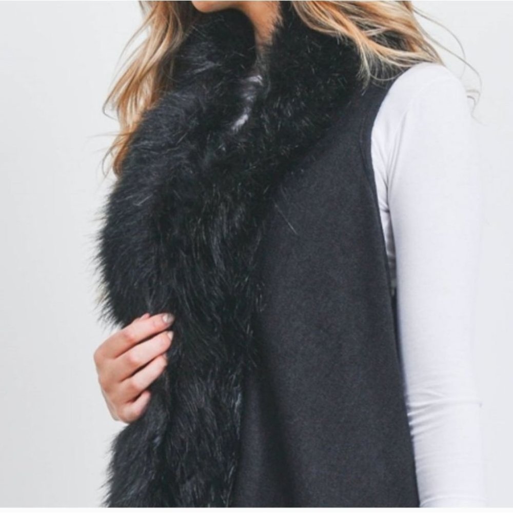 Knit Sweater Vest / Shawl /Cover up with faux fur - Picture 7 of 7
